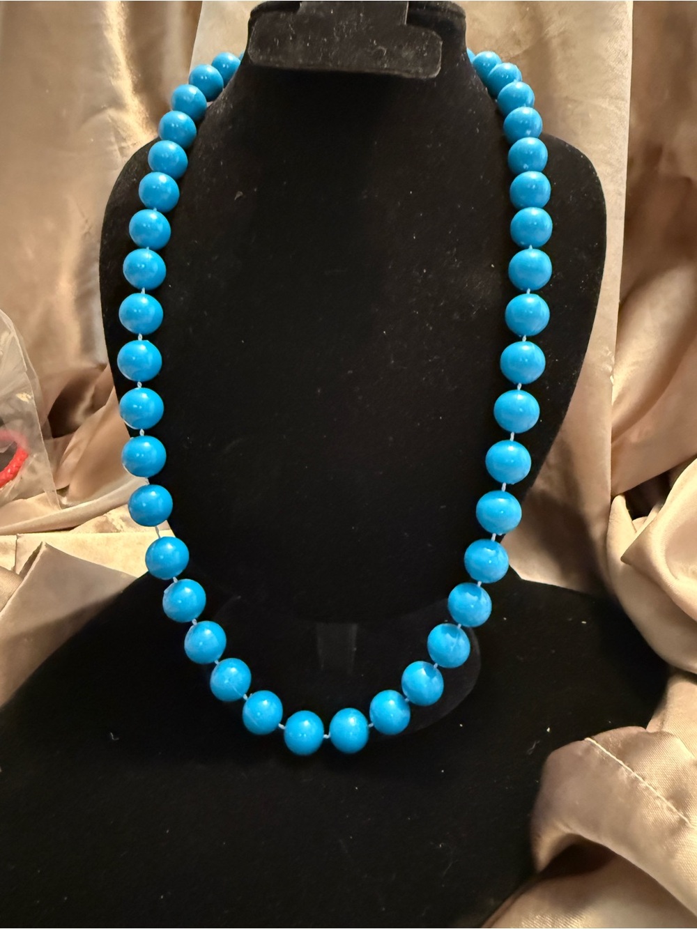 Bright Blue lightweight Retro Vintage Beaded Necklace -